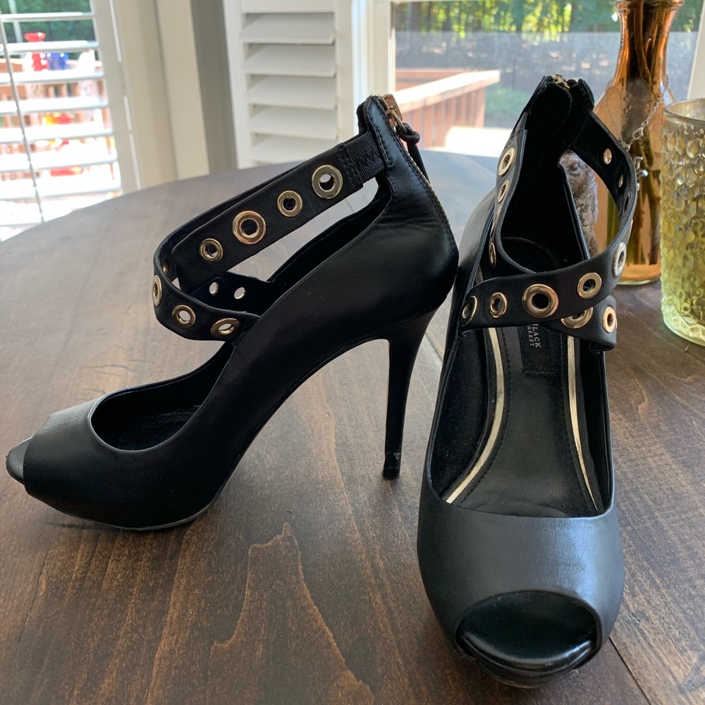 White House Black Market Black/good heels